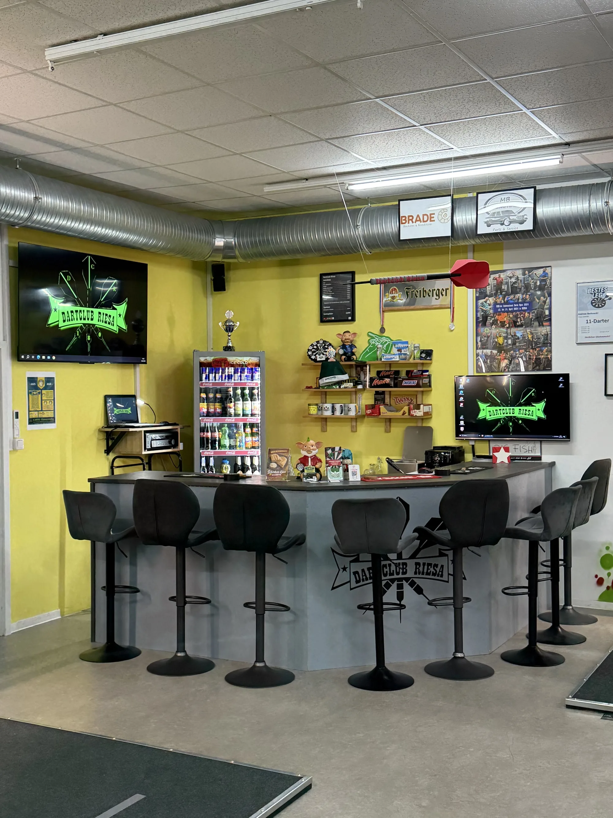 Theken- und Aufenthaltsbereich des Dartclub Riesa